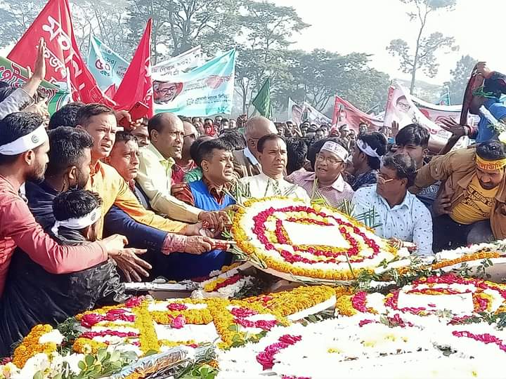 মহান বিজয় দিবস উপলক্ষে স্মৃতিসৌধ ও জিয়াউর রহমানের সমাধিতে স্বেচ্ছাসেবক দলের পুষ্পস্তবক অর্পণ